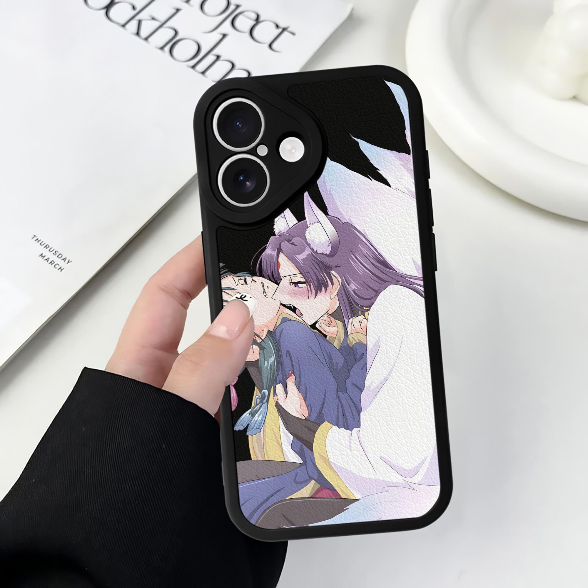 （画像用） 薬屋のひとりごと The Apothecary Diaries 【iPhone 16シリーズ対応】シリコンスマホケース（レザー調） 材質：シリコン